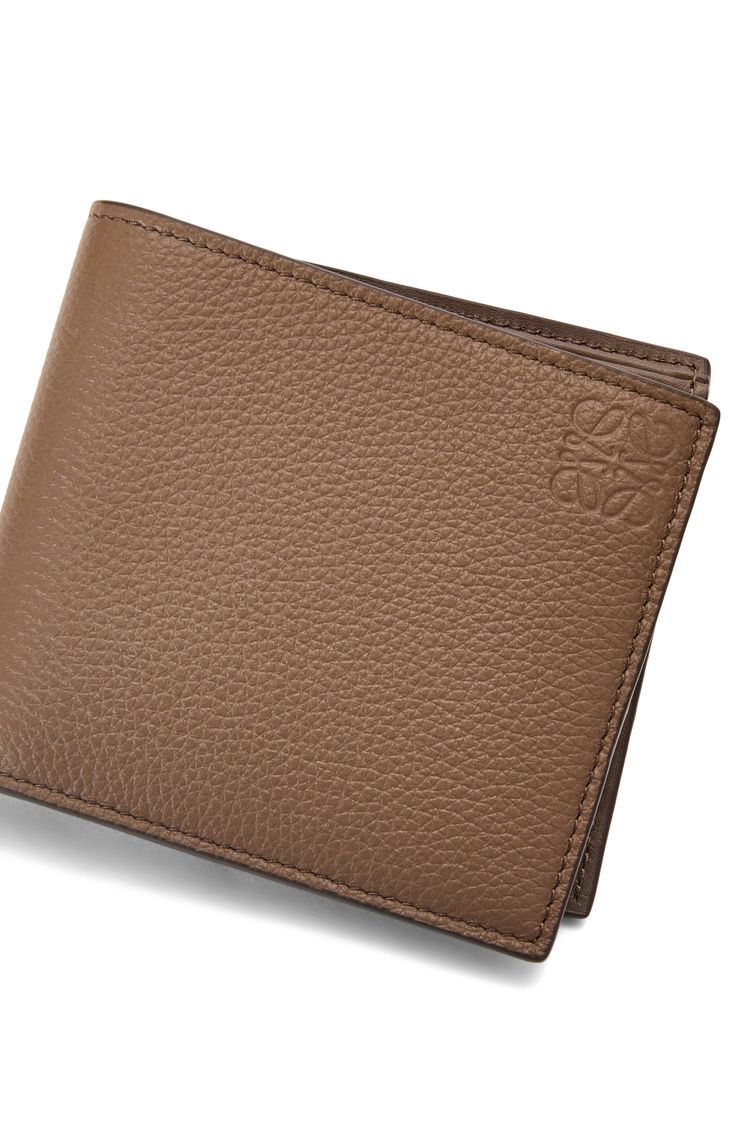Bifold wallet in soft grained calfskin