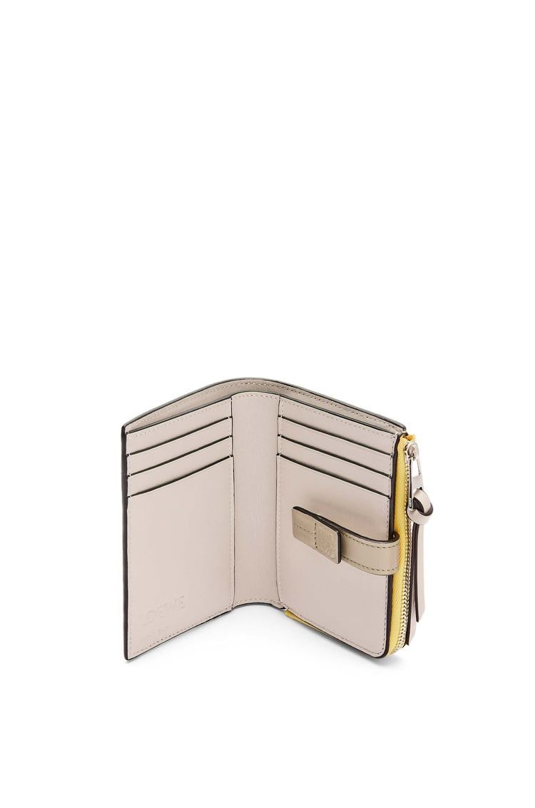 Slim compact wallet in soft grained calfskin