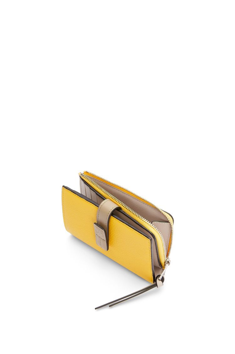 Slim compact wallet in soft grained calfskin