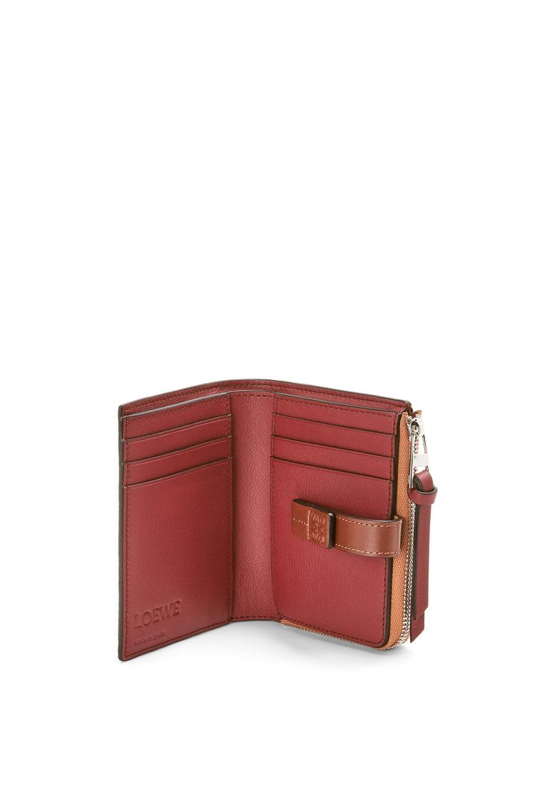 Slim compact wallet in soft grained calfskin