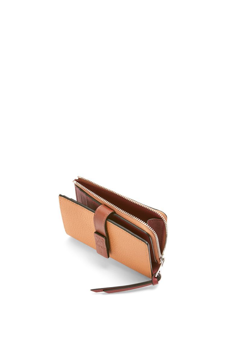 Slim compact wallet in soft grained calfskin