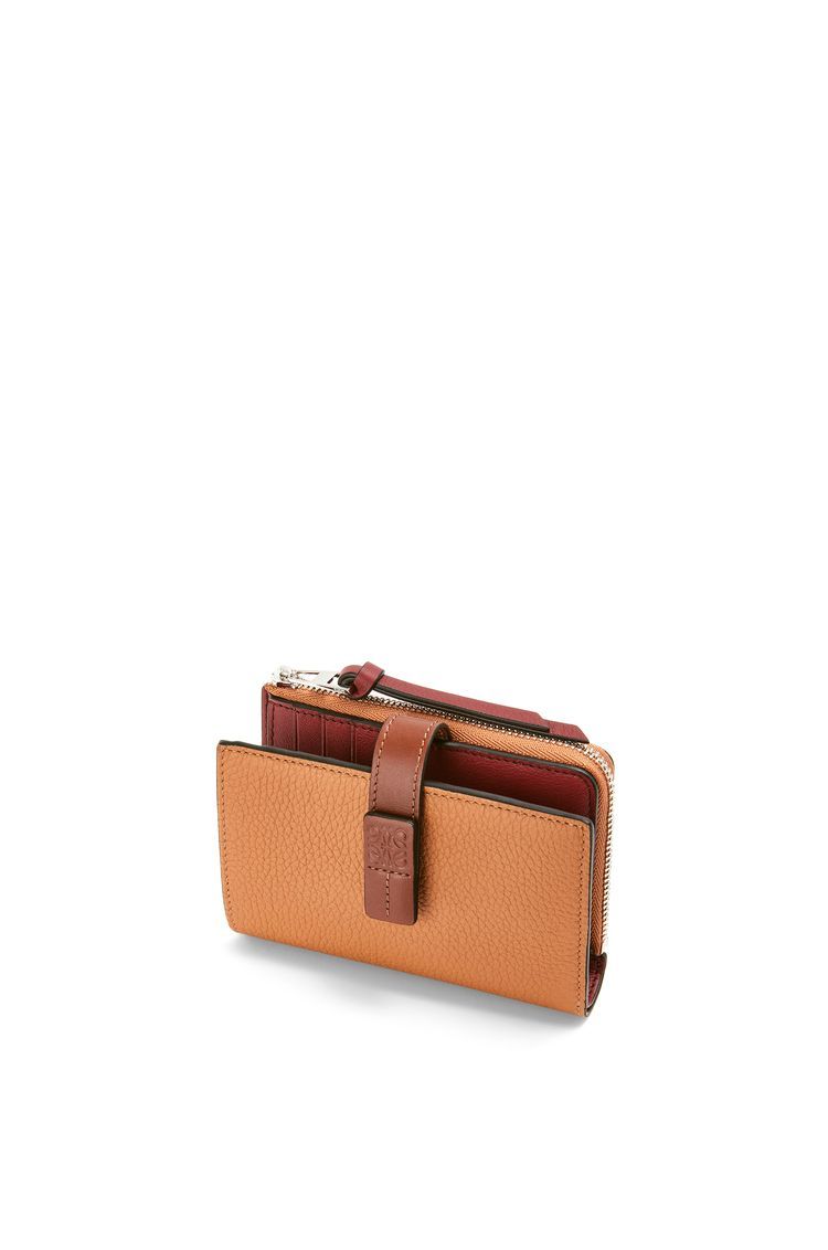 Slim compact wallet in soft grained calfskin