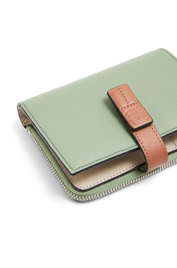 Slim compact wallet in soft grained calfskin