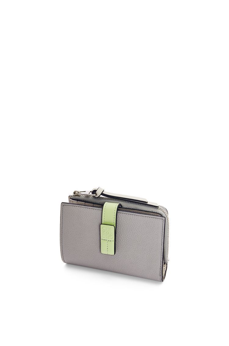 Slim compact wallet in soft grained calfskin