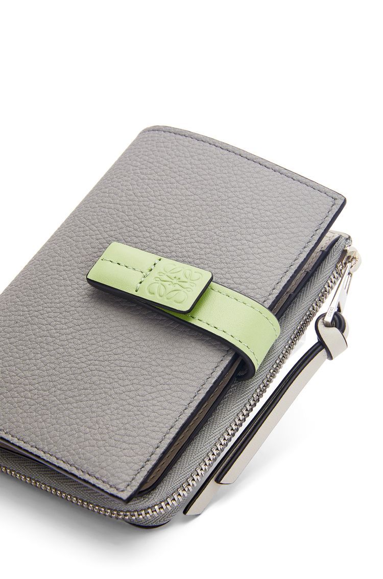 Slim compact wallet in soft grained calfskin