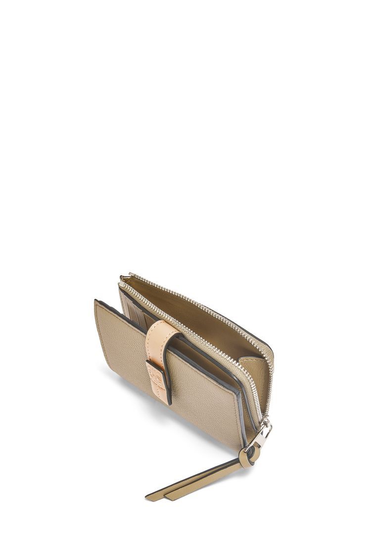 Slim compact wallet in soft grained calfskin