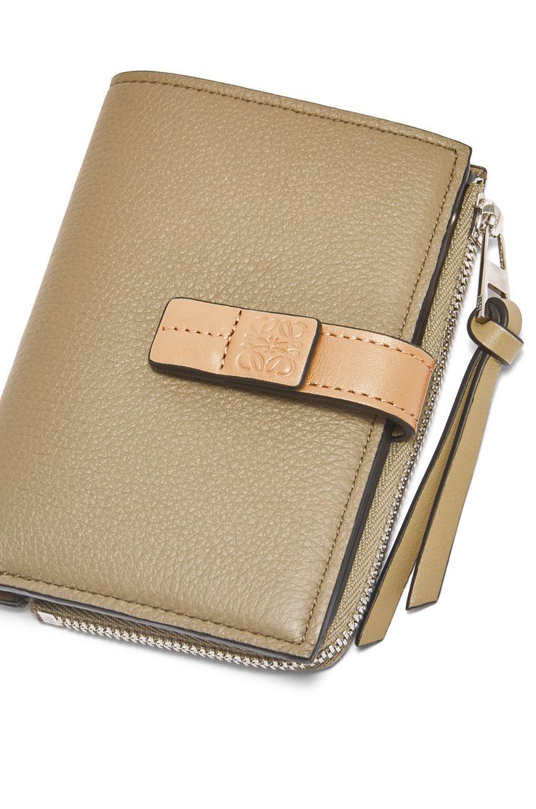 Slim compact wallet in soft grained calfskin