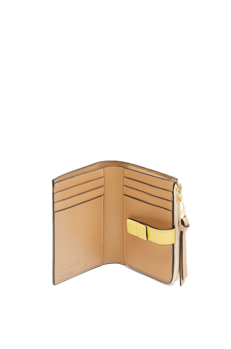 Slim compact wallet in soft grained calfskin