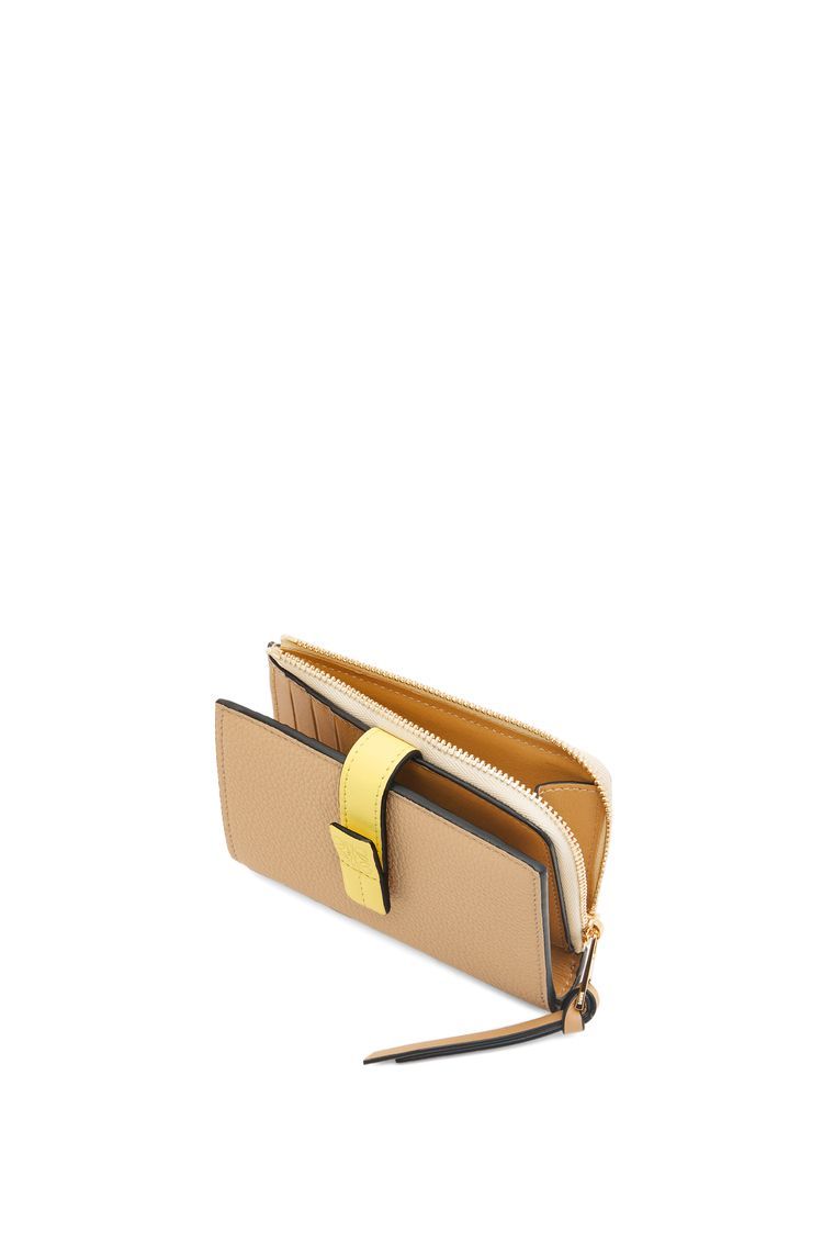 Slim compact wallet in soft grained calfskin