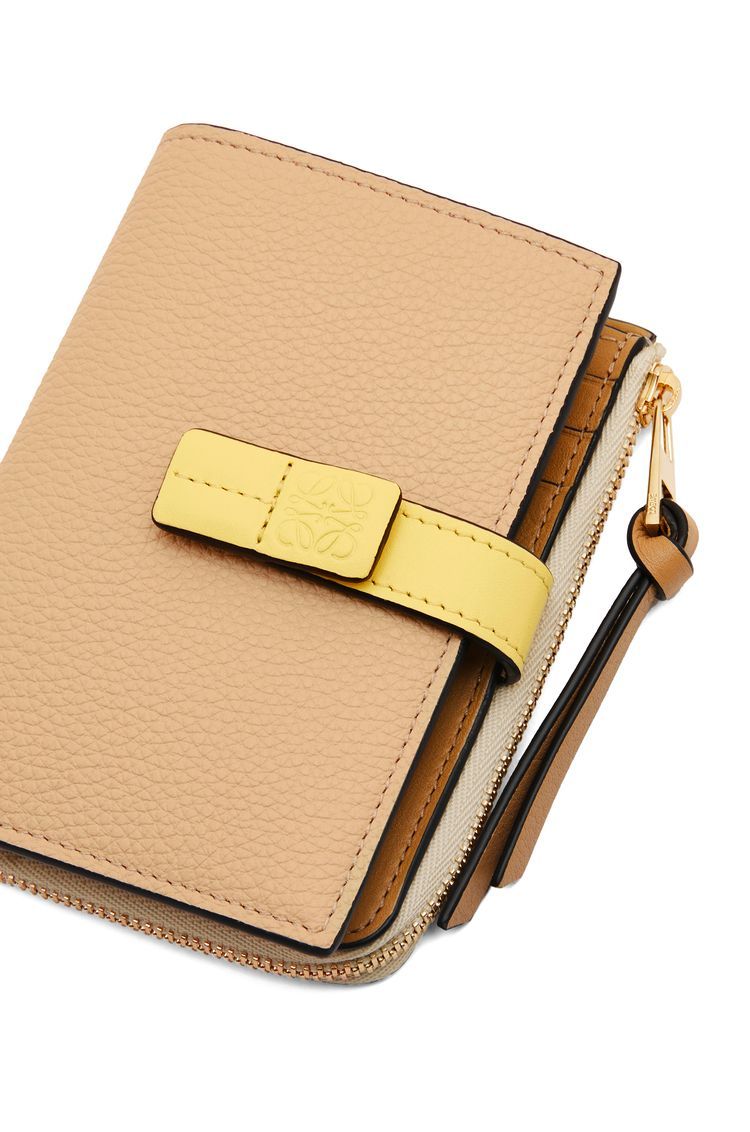 Slim compact wallet in soft grained calfskin