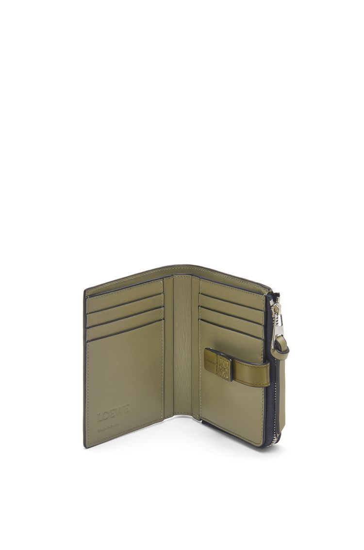 Slim compact wallet in soft grained calfskin
