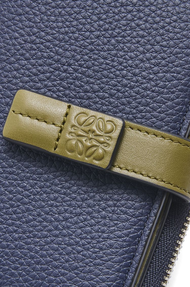 Slim compact wallet in soft grained calfskin