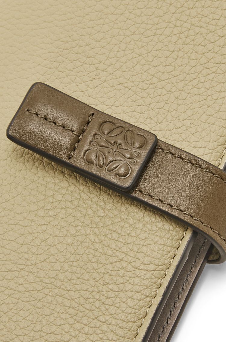 Large vertical wallet in grained calfskin