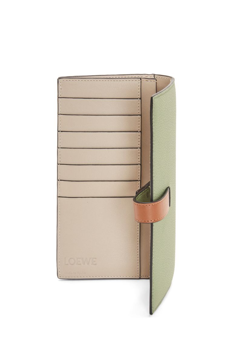 Large vertical wallet in grained calfskin