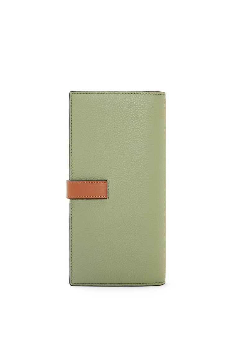 Large vertical wallet in grained calfskin