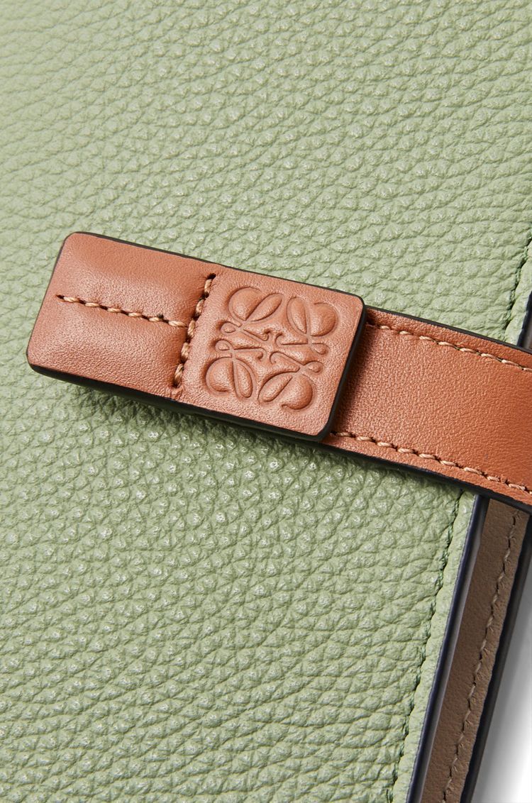Large vertical wallet in grained calfskin