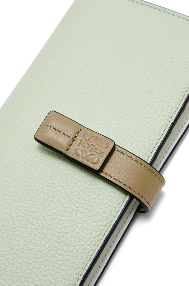 Large vertical wallet in grained calfskin