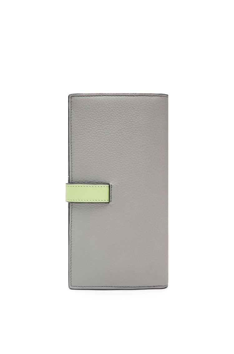 Large vertical wallet in grained calfskin