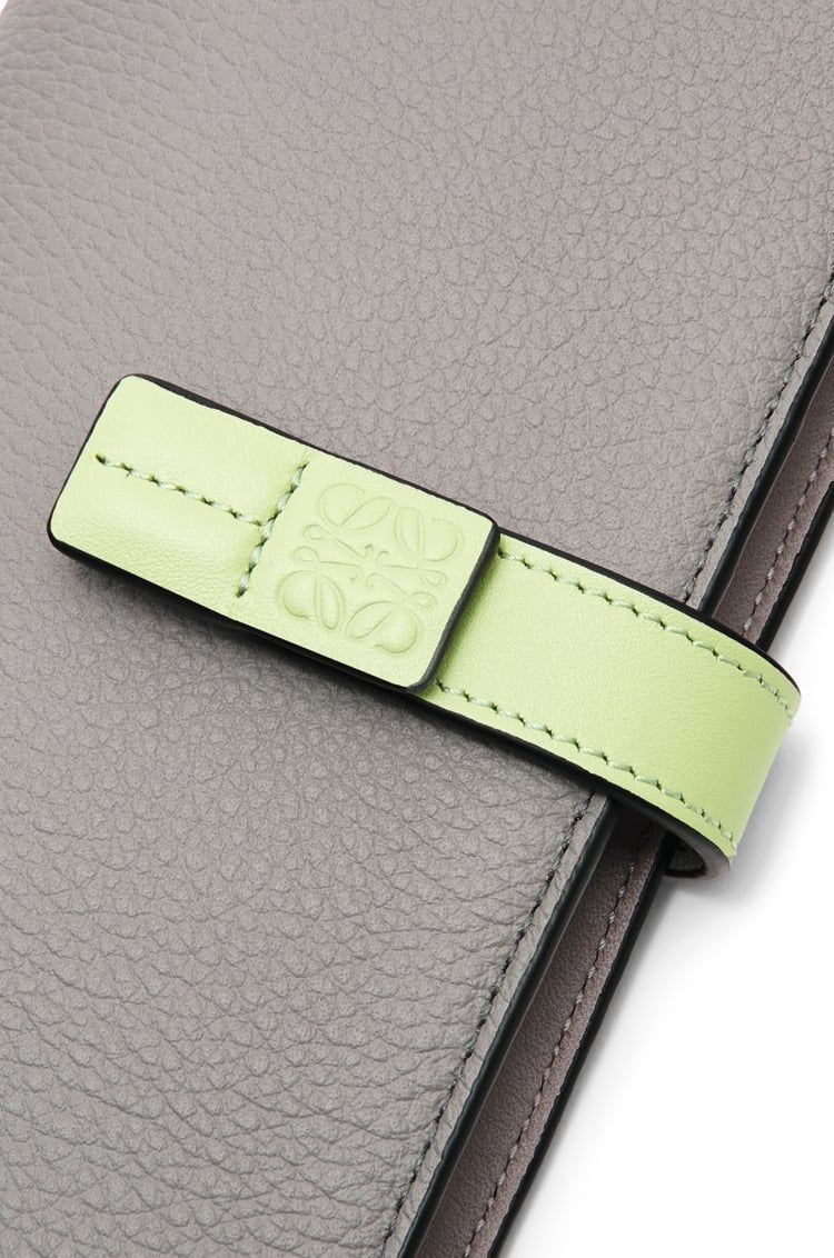Large vertical wallet in grained calfskin