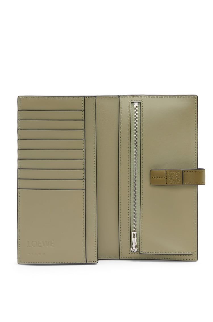 Large vertical wallet in soft grained calfskin