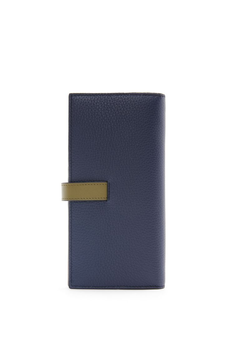 Large vertical wallet in soft grained calfskin