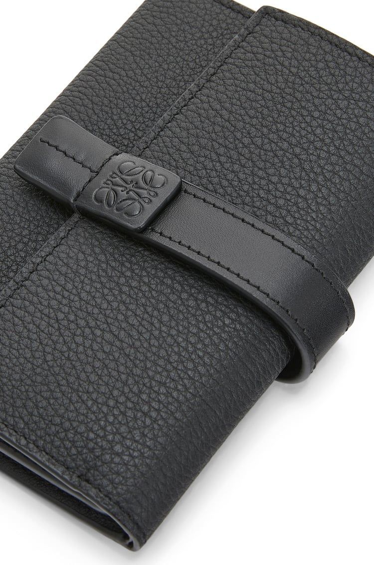 Small vertical wallet in soft grained calfskin