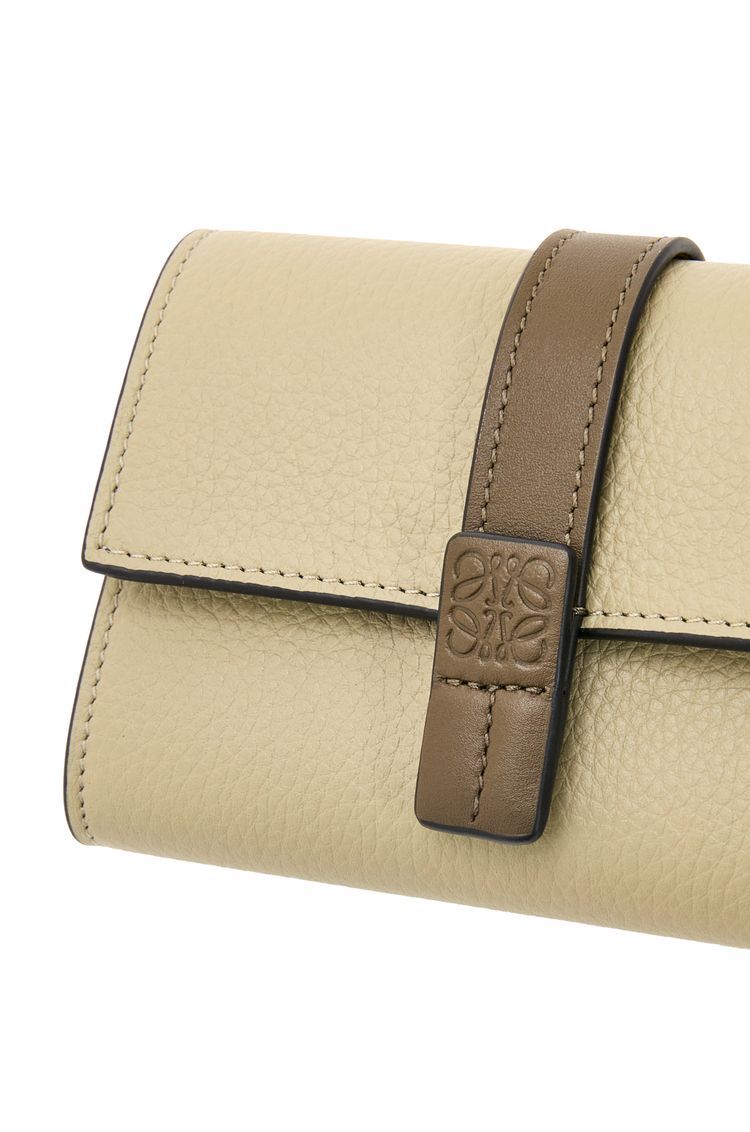 Small vertical wallet in soft grained calfskin