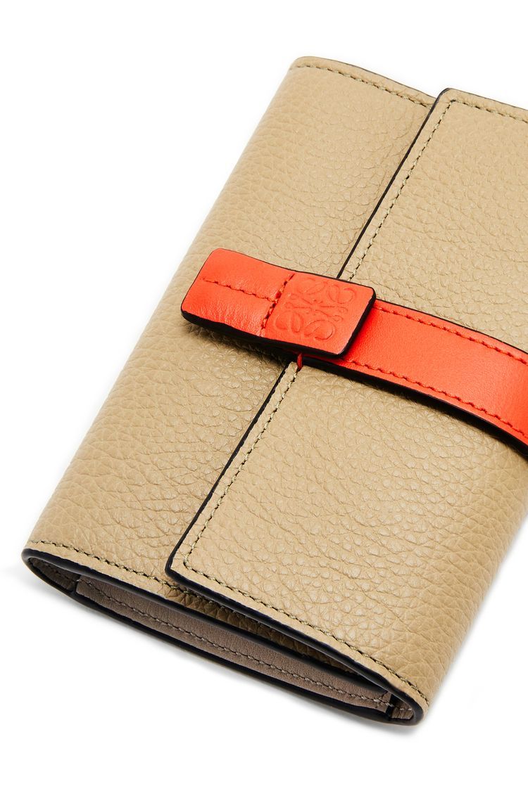 Small vertical wallet in soft grained calfskin