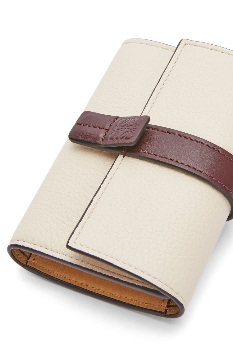 Small vertical wallet in soft grained calfskin
