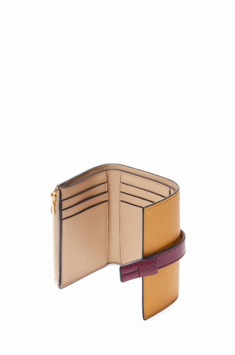 Small vertical wallet in soft grained calfskin