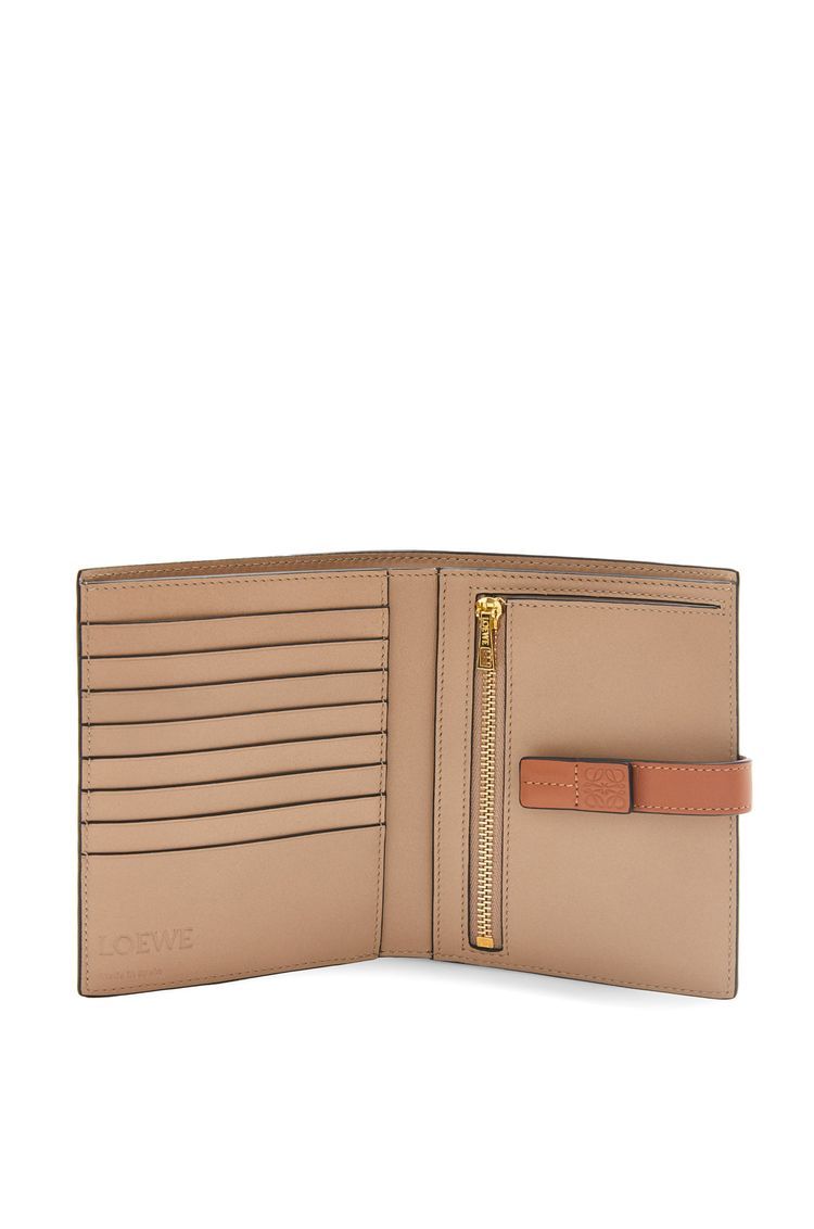Medium vertical wallet in soft grained calfskin