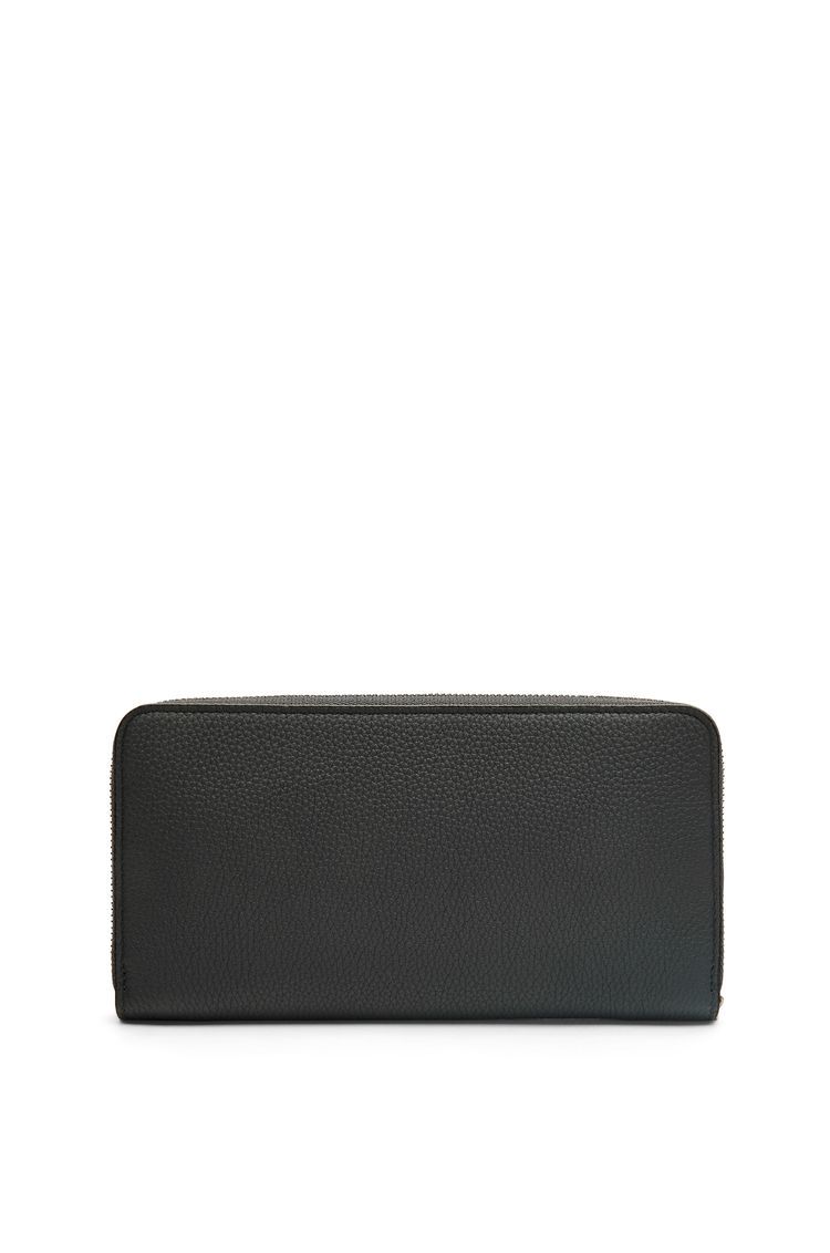 Zip around wallet in soft grained calfskin
