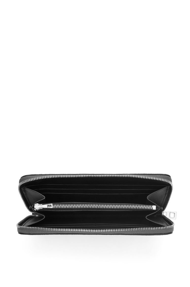 Zip around wallet in soft grained calfskin