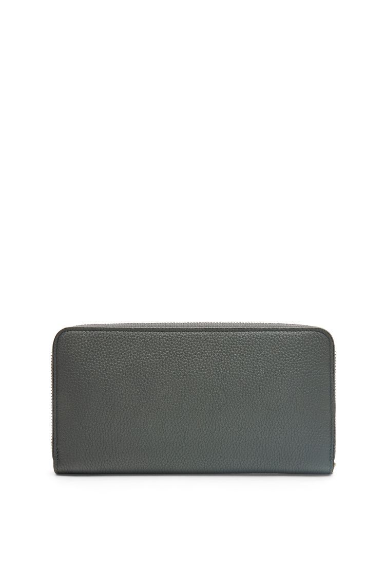 Zip around wallet in soft grained calfskin