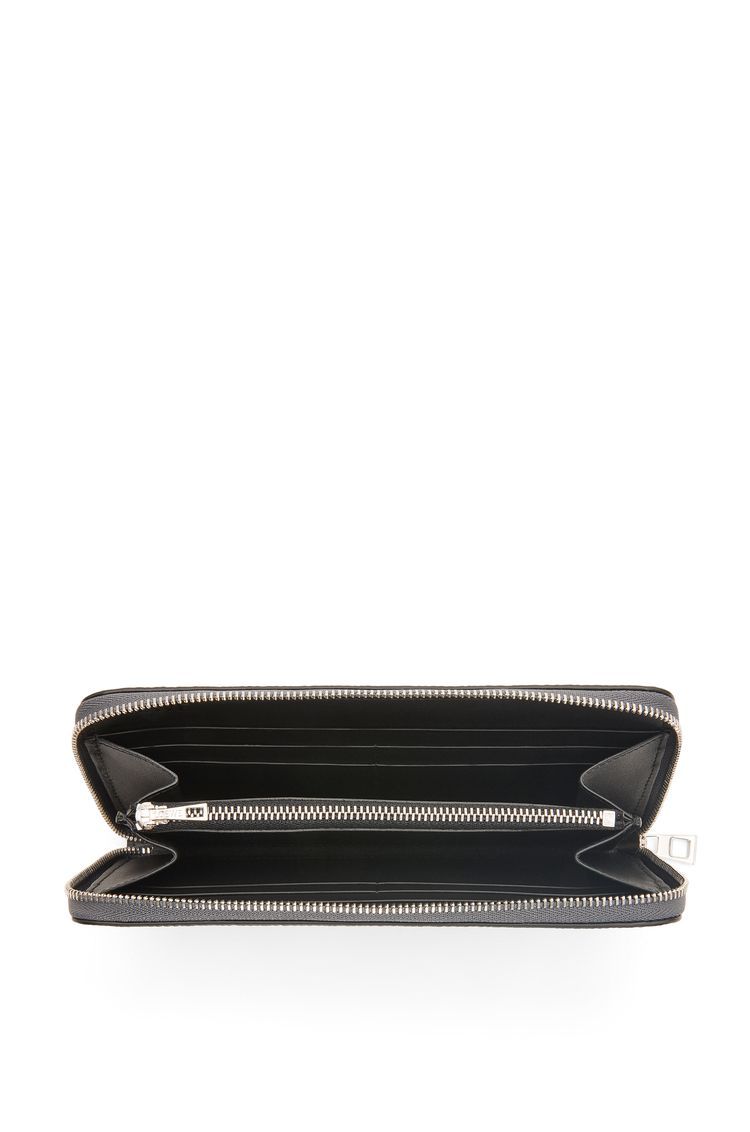 Zip around wallet in soft grained calfskin