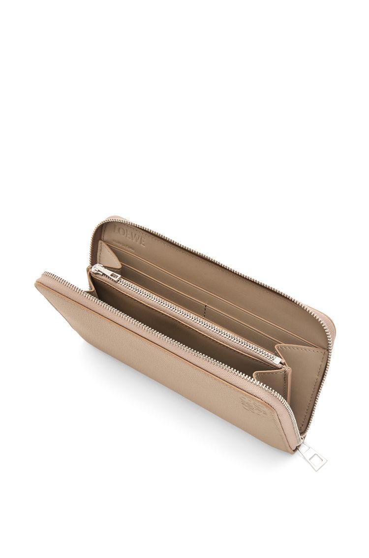 Zip around wallet in soft grained calfskin