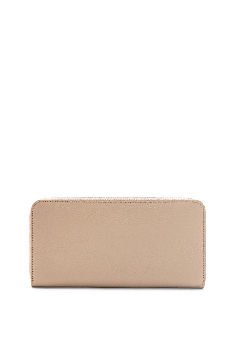 Zip around wallet in soft grained calfskin