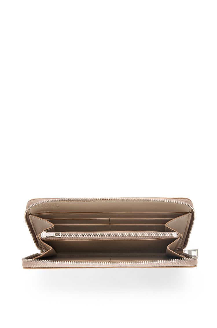 Zip around wallet in soft grained calfskin