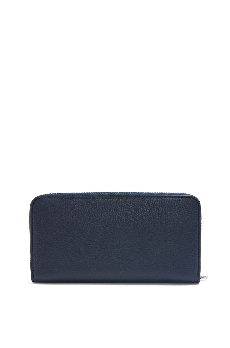 Zip around wallet in soft grained calfskin