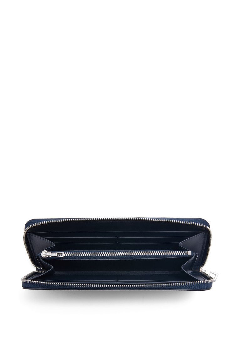 Zip around wallet in soft grained calfskin
