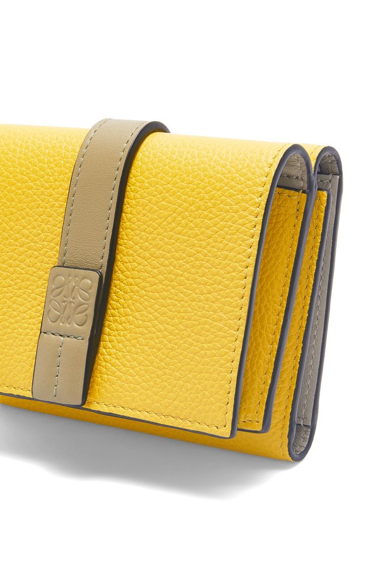 Trifold wallet in soft grained calfskin