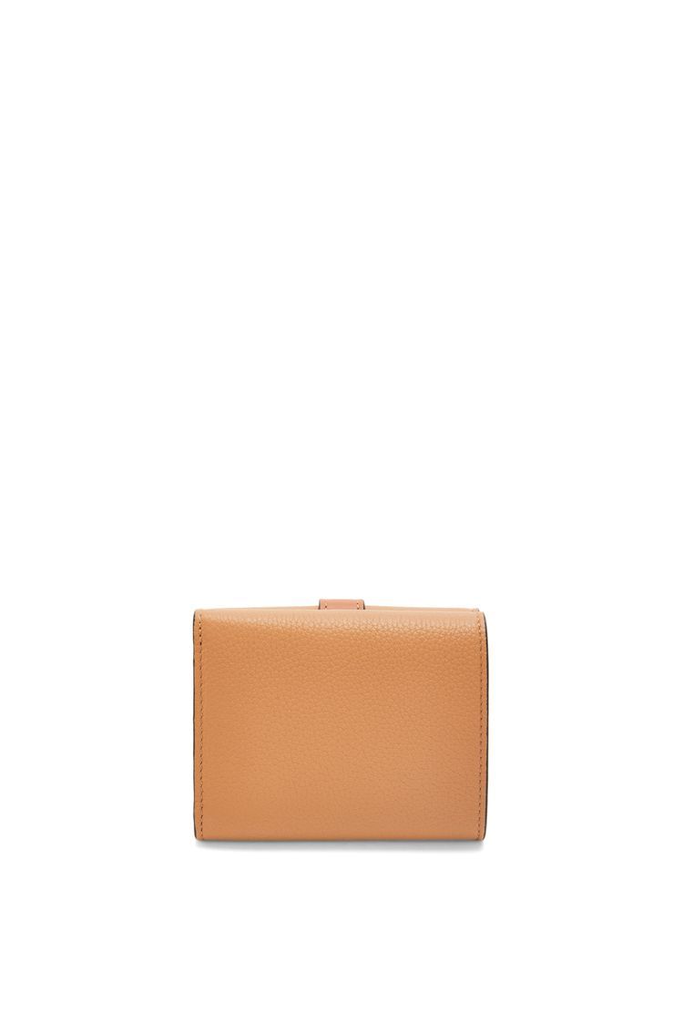 Trifold wallet in soft grained calfskin