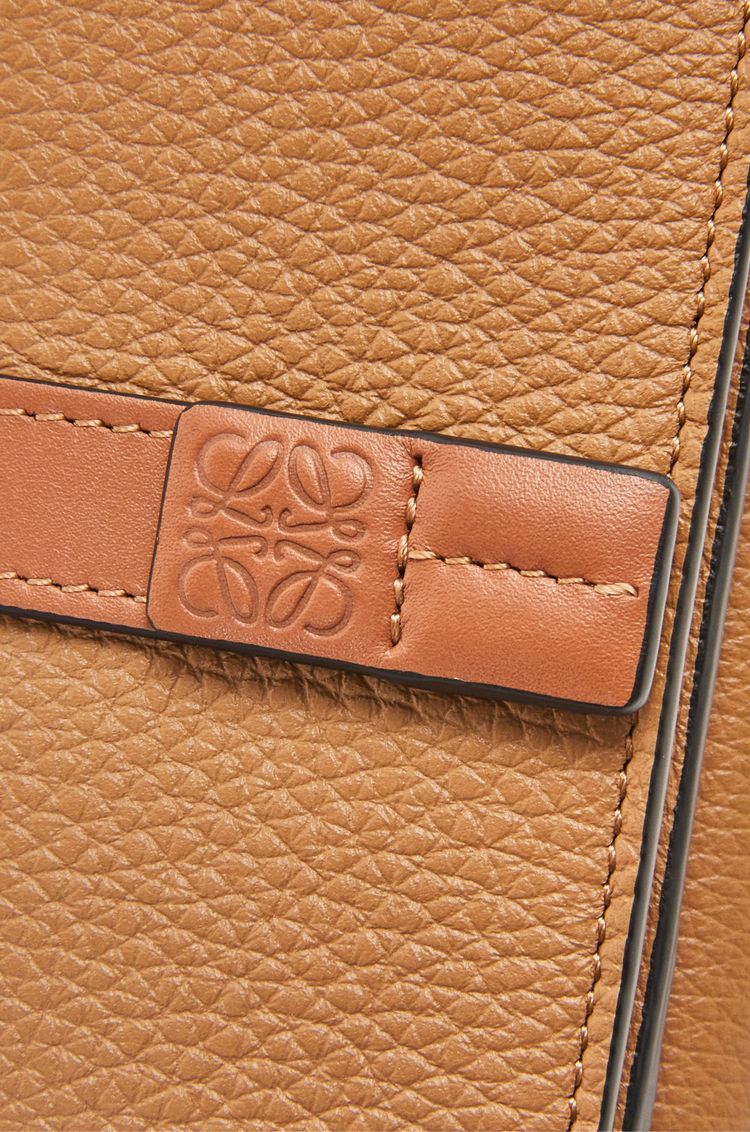 Trifold wallet in soft grained calfskin