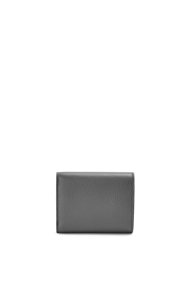 Trifold wallet in soft grained calfskin