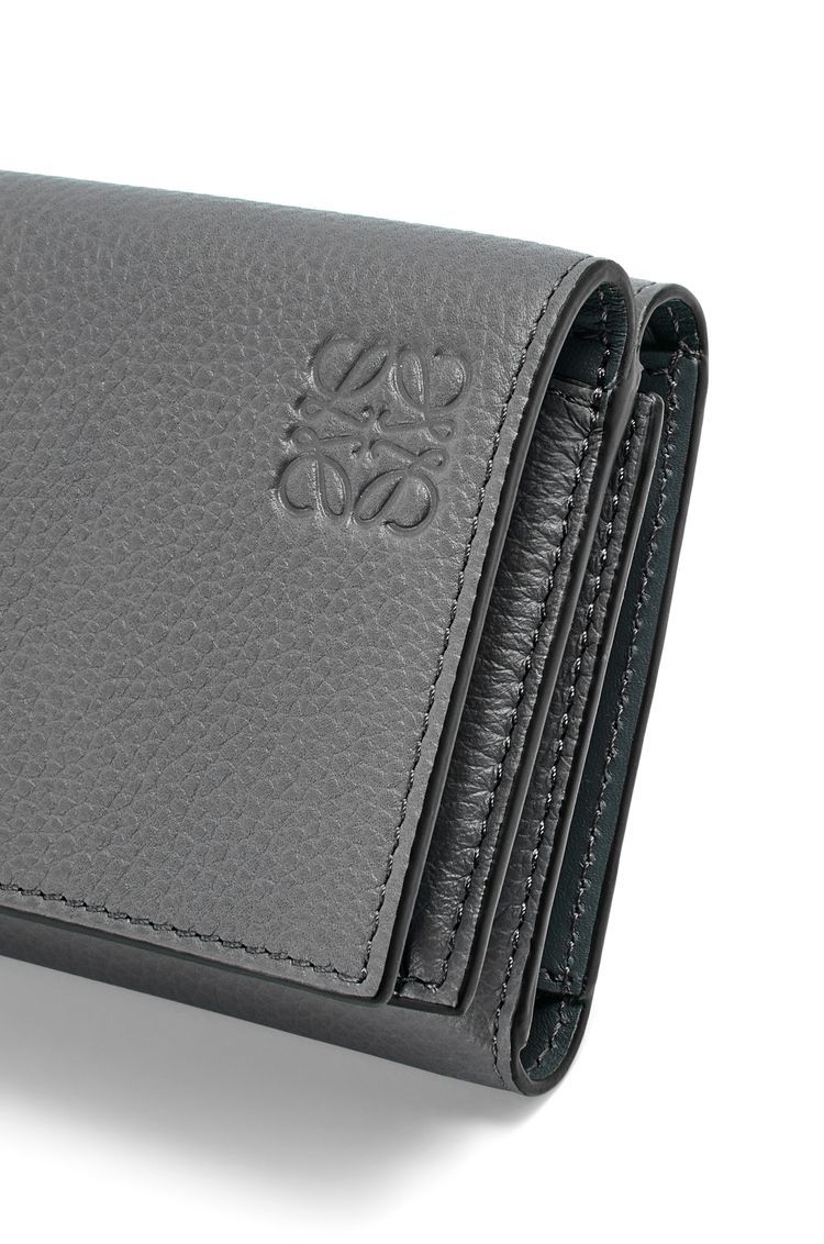 Trifold wallet in soft grained calfskin