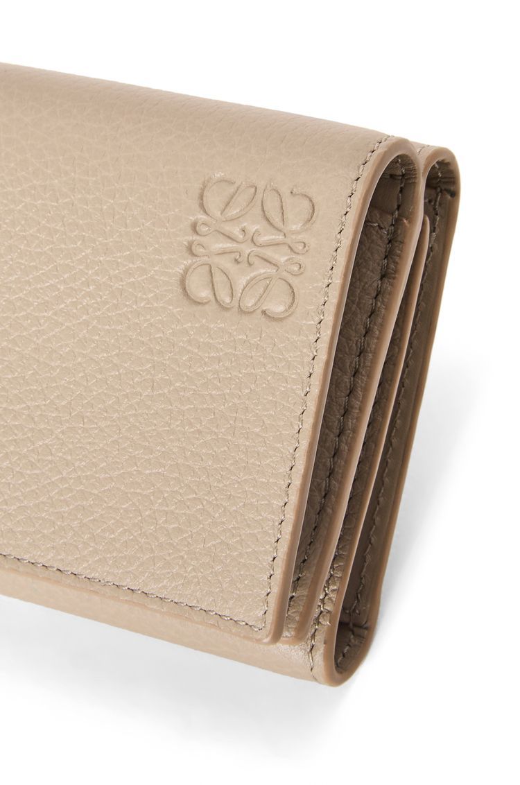 Trifold wallet in soft grained calfskin