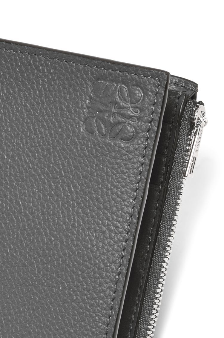 Slim compact wallet in soft grained calfskin