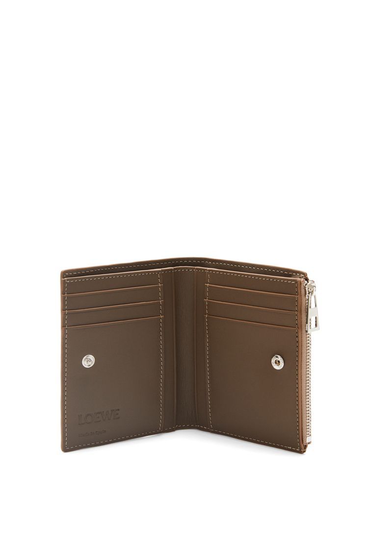 Slim compact wallet in soft grained calfskin