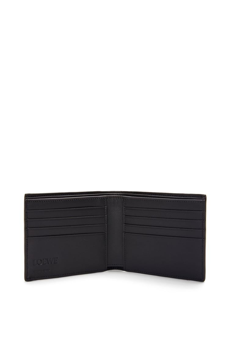 Bifold wallet in textured classic calfskin