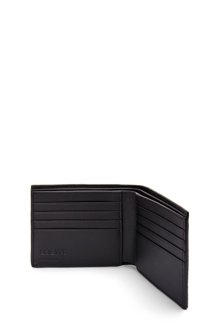 Bifold wallet in textured classic calfskin